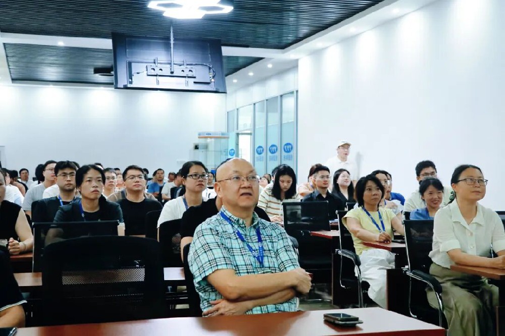 科技绘梦 同守和平 ——观阅兵盛典励全体同事